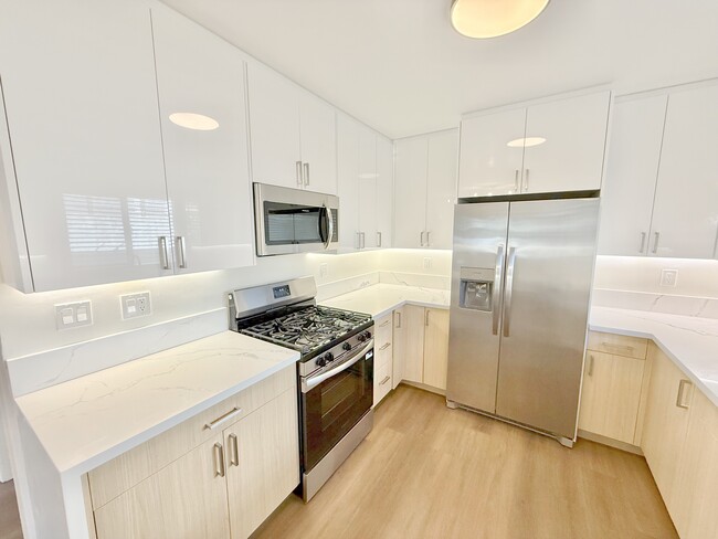 Photo - 231 California Ave Unidad 1056