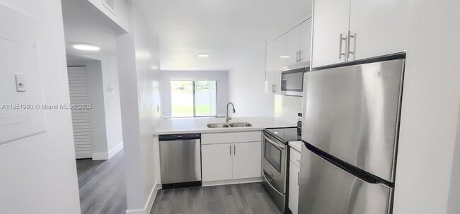 Building Photo - 9830 Nob Hill Ln Unit 9830 Rental