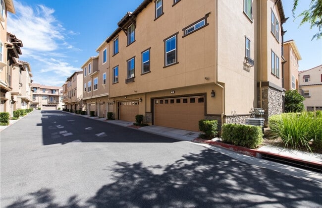 Building Photo - 23 Quinn Way Unit 23 Quinn Way