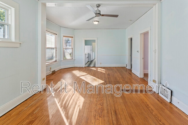 Photo - 4535 Marcy St