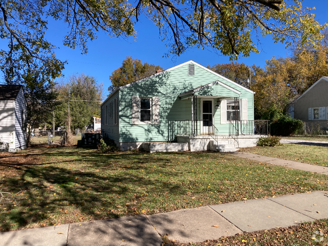 Building Photo - 1418 Edgemoor Dr Rental