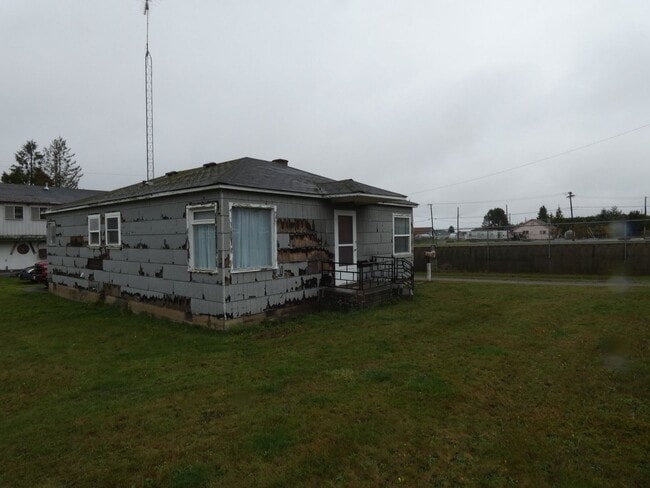 Building Photo - 321 E Park Ave