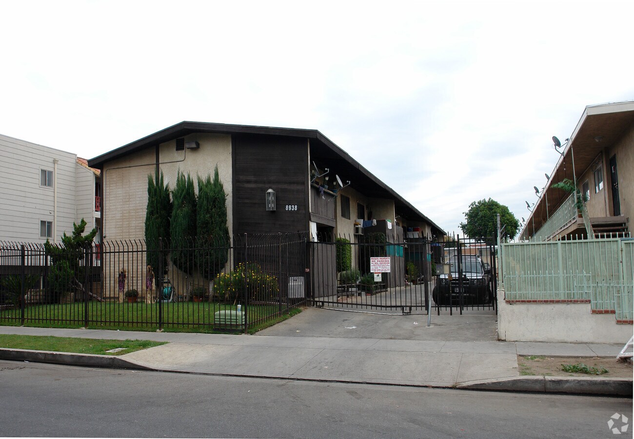 Photo - 8938 Cedros Ave Apartments