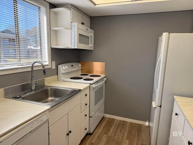 Photo - 1099 Sea Cliff Dr S