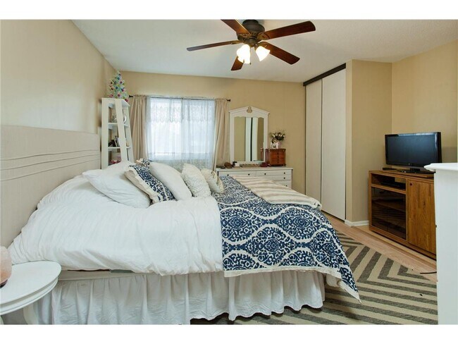 Photo - 831 Weeks Ave SE