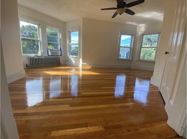 Bedroom / living room - 154 Washington St