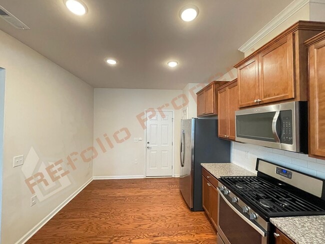 Photo - Beautiful 3 Bedroom, 2.5 Bathroom Townhome...