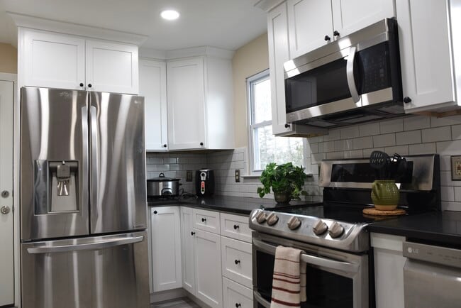 Photo - 2346 Pine St