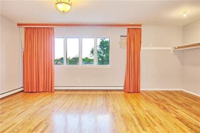 Photo - 1856 E 13th St Unidad 3A Rental