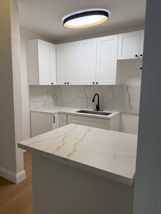 Building Photo - 1005 SW 15th Ave Unit 1 Rental