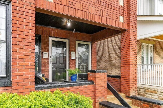 Photo - 1233 E Livingston Ave Unit A