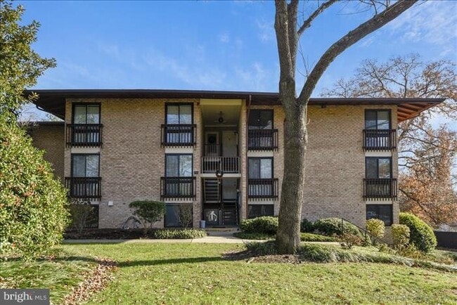 Building Photo - 755 Fairview Ave Unit C