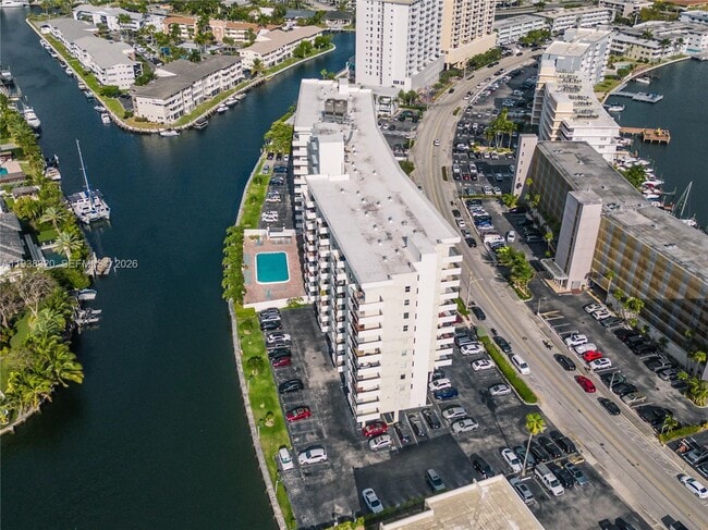 Building Photo - 401 Golden Isles Dr Unit 804