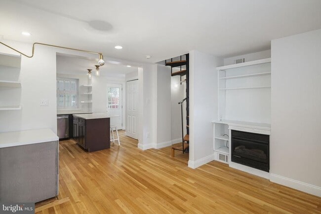 Building Photo - 704 S Darien St Rental
