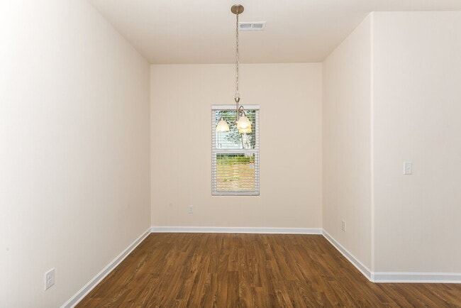 Photo - 1521 Waylon Ave