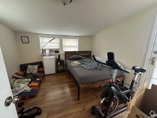 Building Photo - 54 Medford St Unit 3 Rental
