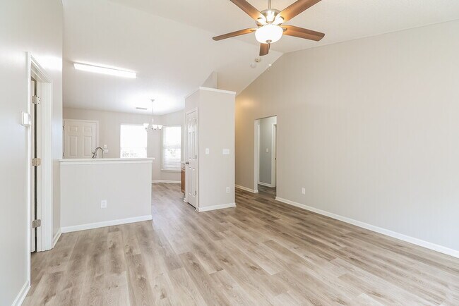 Photo - 1641 Galesburg St