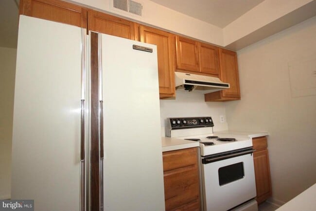 Photo - 2832 S Wakefield St