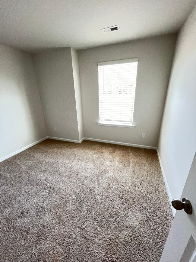 Building Photo - 1112 Broholmer Ln
