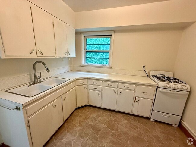 Building Photo - 309 Garfield Ave Unit Upper Rental