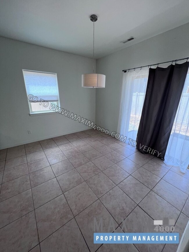 Photo - 389 White River Dr
