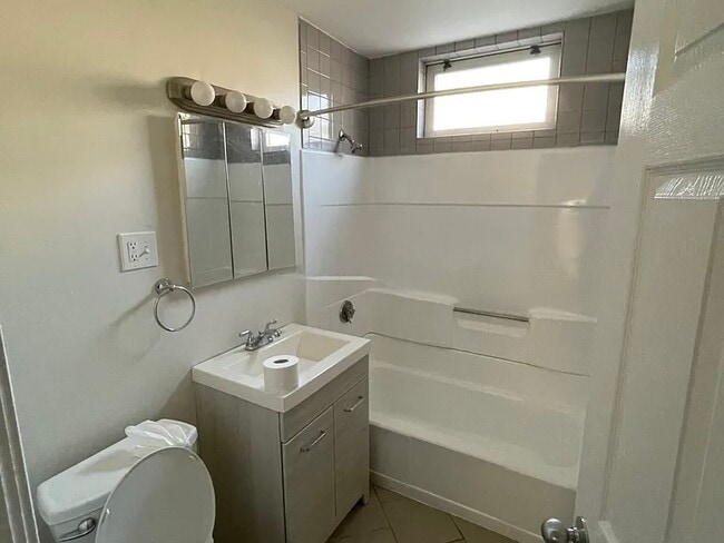 Building Photo - 366 Crescent St Unit 1RB Rental