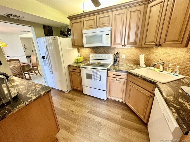 Photo - 3482 NE Causeway Blvd Unidad 202 Rental