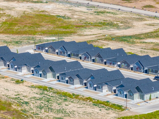 Photo - 1949 N W Enterprise St