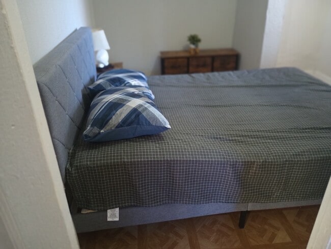 Bed Room - 11925 168th St