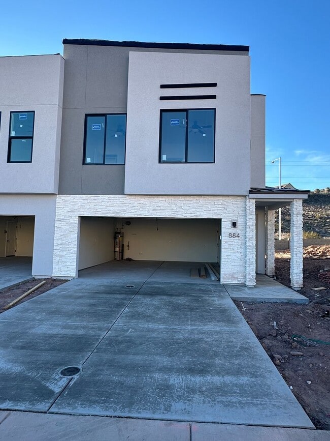 Building Photo - Brand New Townhome