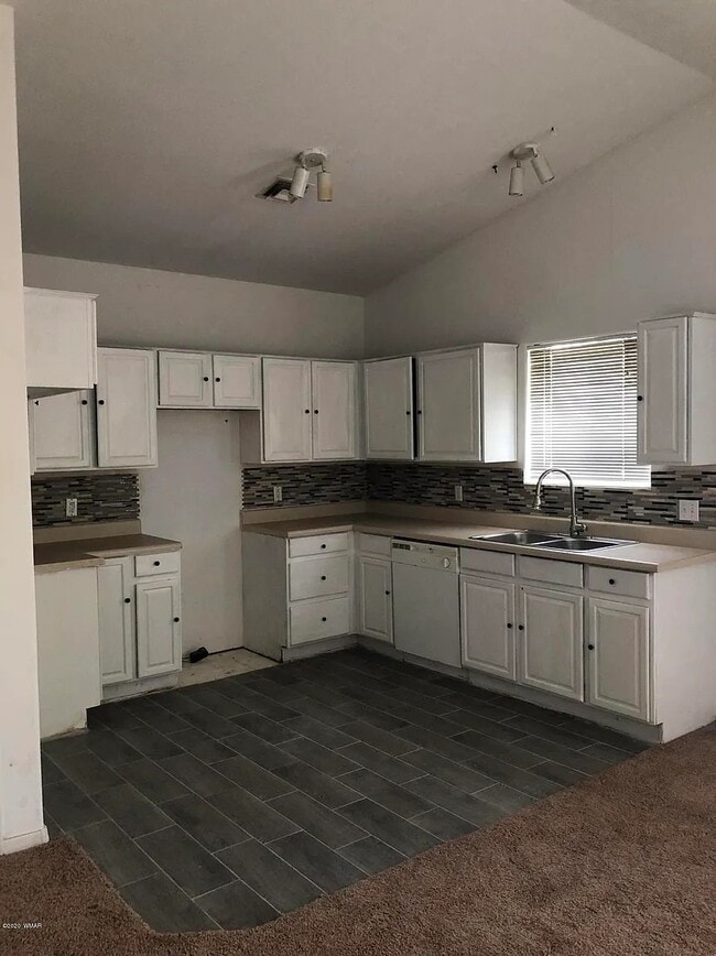 271 S 16th Ave