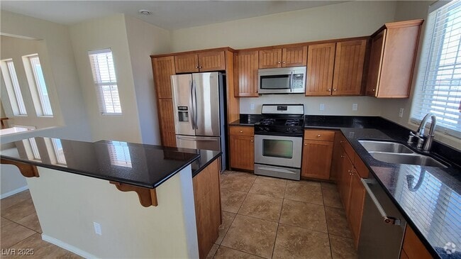 Building Photo - 10453 Mann St Rental