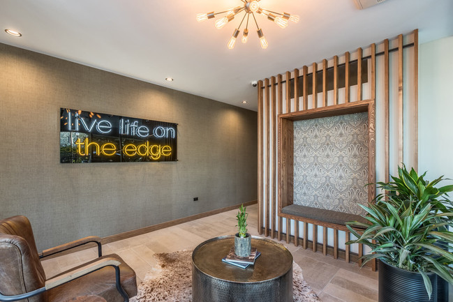Lobby - Edge @ Sheridan - 5910 N Sheridan Rd Rental