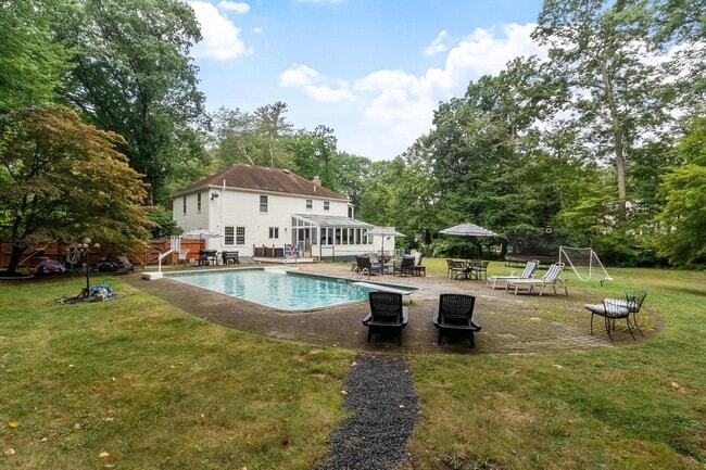 4 Wellington Cir