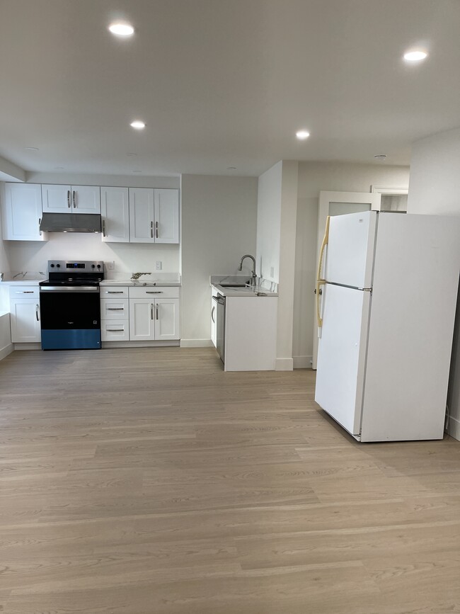 Photo - 633 Rocca Ave