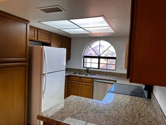 Photo - 700 E Mesquite Cir