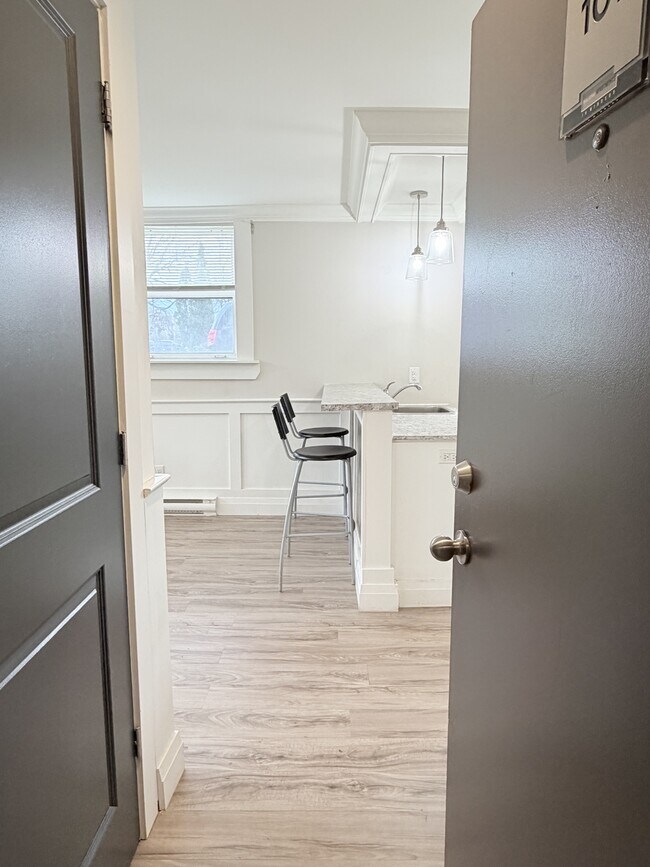 Photo - 1495 Gladstone Ave Unité 101