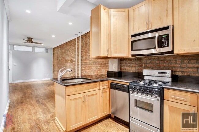 Building Photo - East 10th Street Unit 2