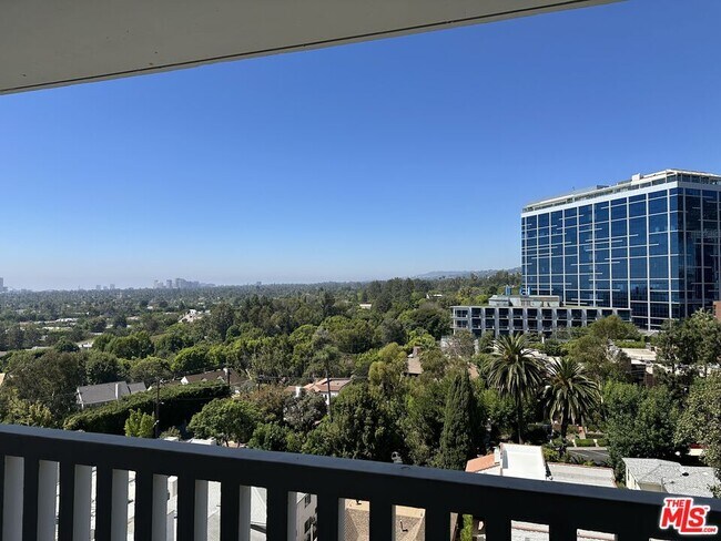 Building Photo - 999 N Doheny Dr Unit 911 Rental