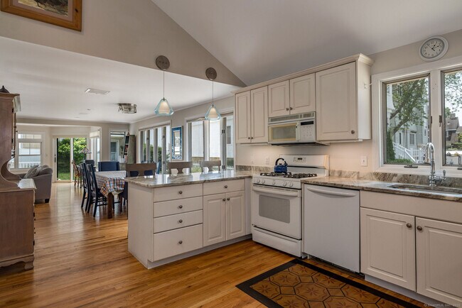 Photo - 153 Shore Rd