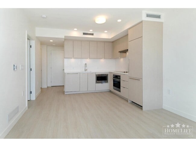 Photo - 13675-1107A 107A Ave Unit 1212