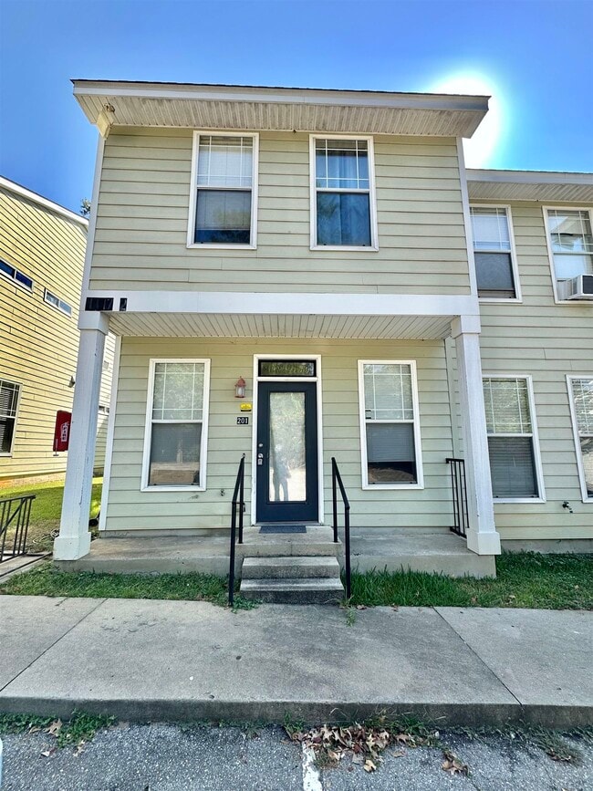 Building Photo - 1417 Pullen Rd Unit 201