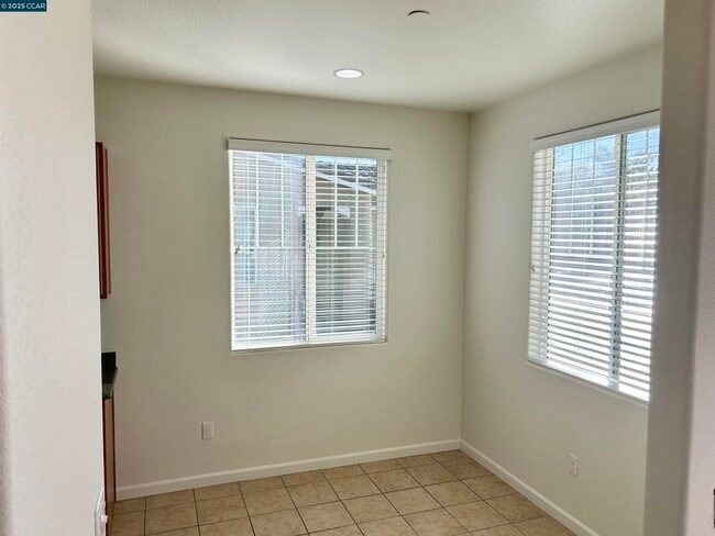 Photo - 47 Sugarbush Ct