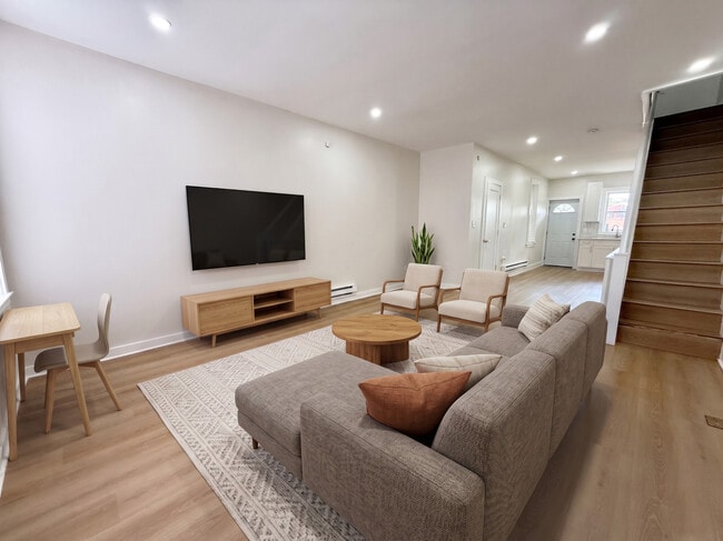 Building Photo - 1945 N Stanley St