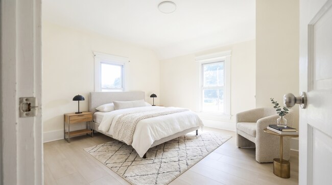 Photo - 420 W 12th St
