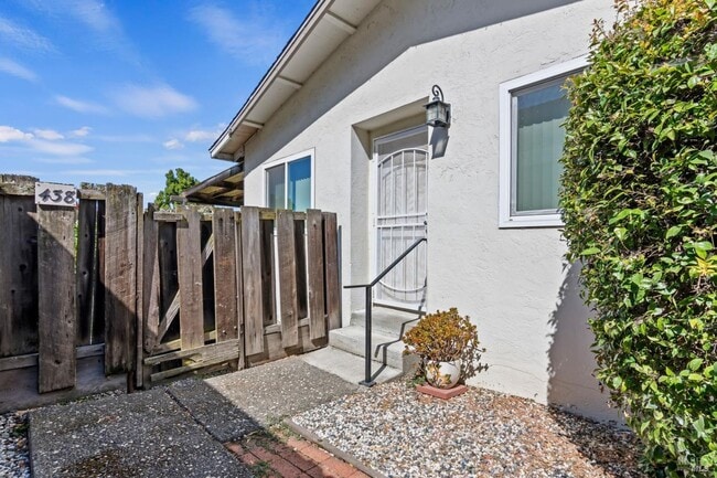 Photo - Single Story Benicia Duplex!
