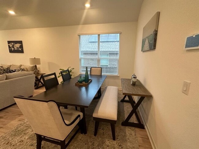 Photo - 421 Peace Pipe Way