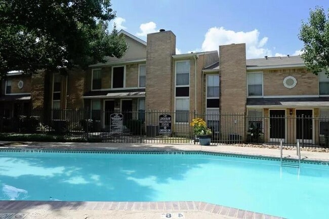 Photo - 231 Interstate 45 N Unit b2