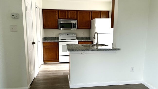 Photo - 3900 Woodchase Dr Unit 92