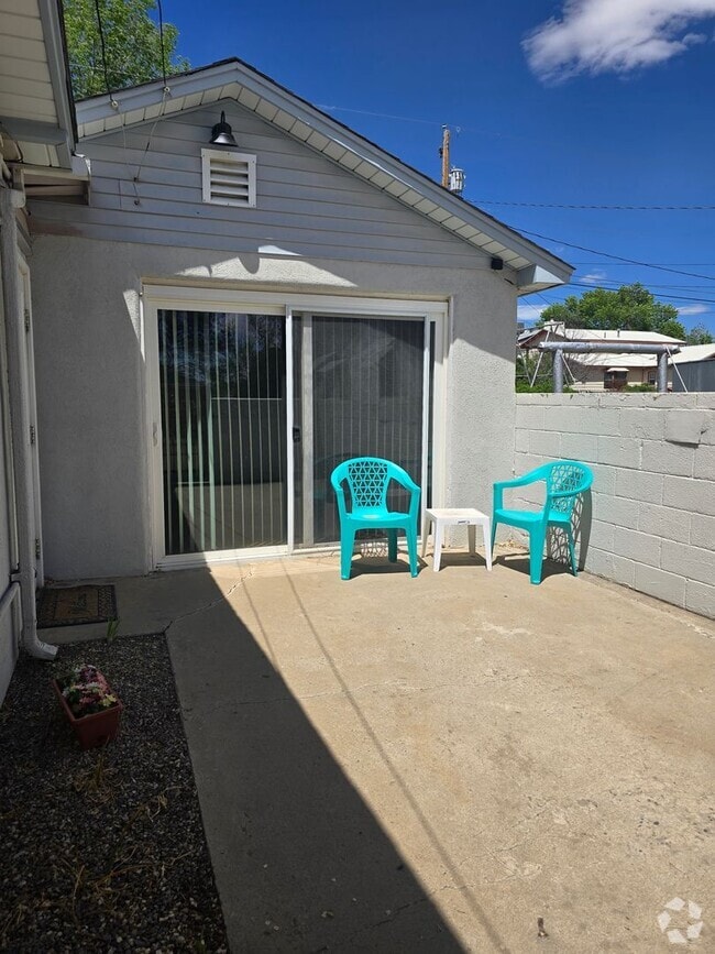 Building Photo - 404 E Hopi St Rental
